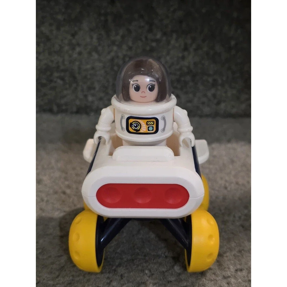 iPlay, iLearn astronaut figure from a take-apart spaceship toy